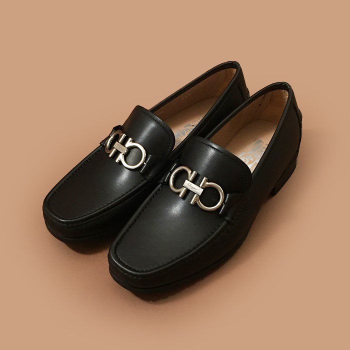 フェラガモメンズ レザーローファーブラック