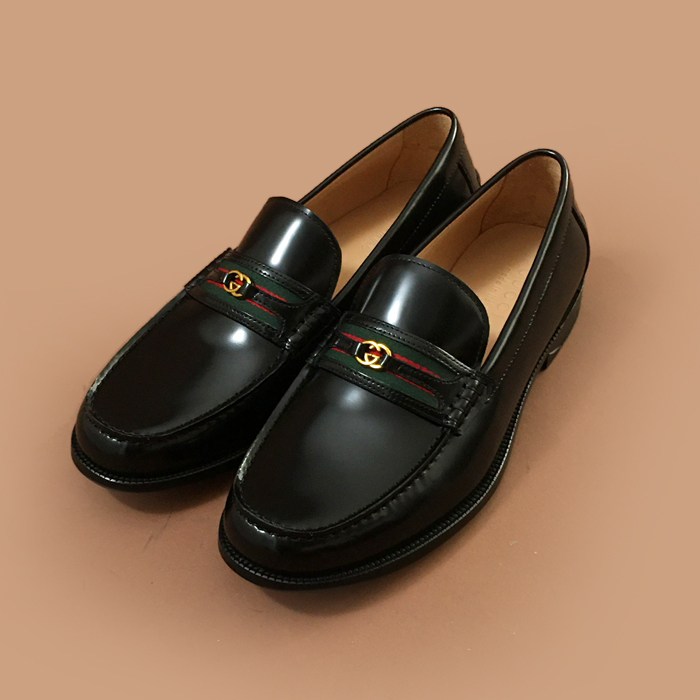 グッチメンズ レザーローファーブラック