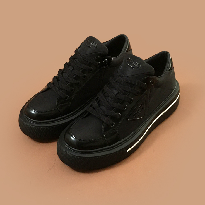 プラダ メンズ キャンバス スニーカーブラック