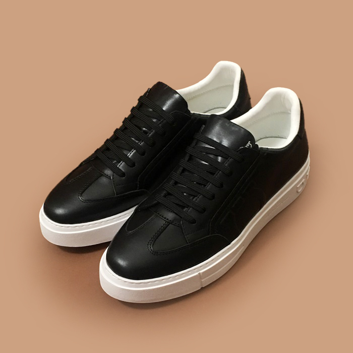 フェラガモ メンズレザースニーカーブラック