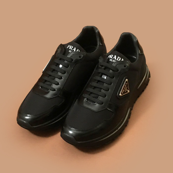 プラダ メンズレザースニーカーブラック