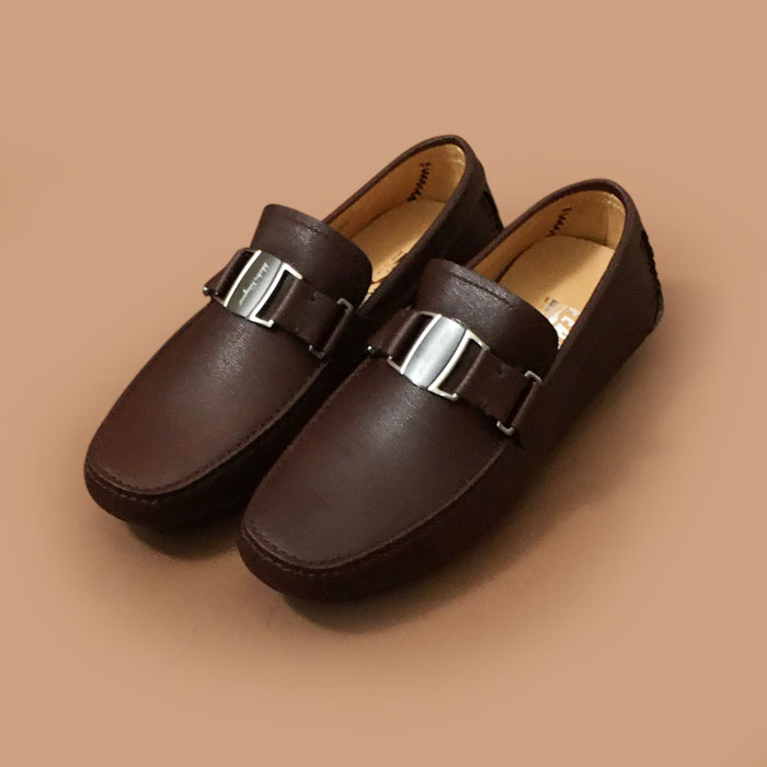 フェラガモメンズ レザーローファーブラウン