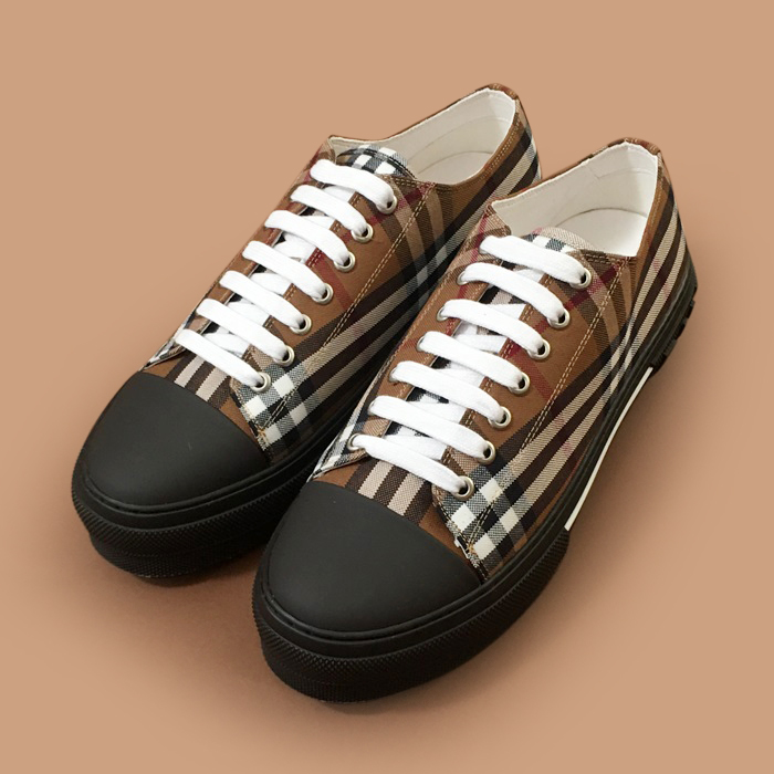 バーバリーメンズ キャンバス スニーカーブラウン