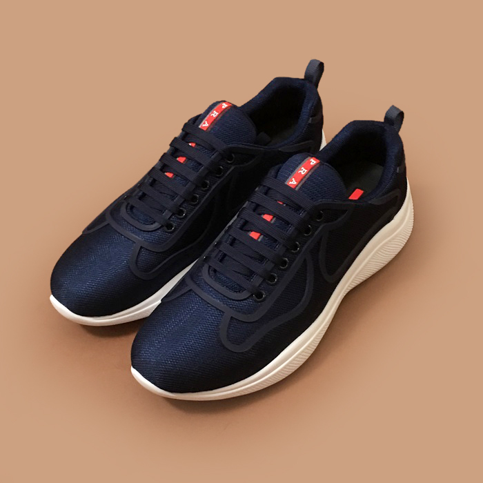 プラダ メンズ クラシック ブラック スニーカー - 