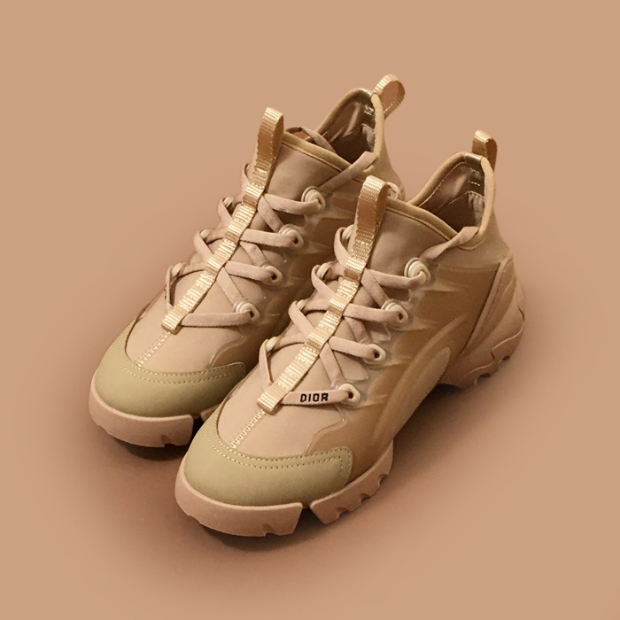   - ディオールレディースレザースニーカーベージュ