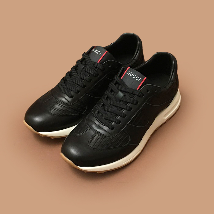 グッチ ユニセックス ブラック スニーカー --