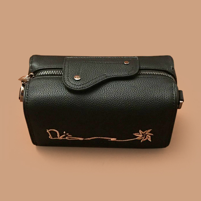 ディオール メンズ ブラック ショルダーバッグ - 