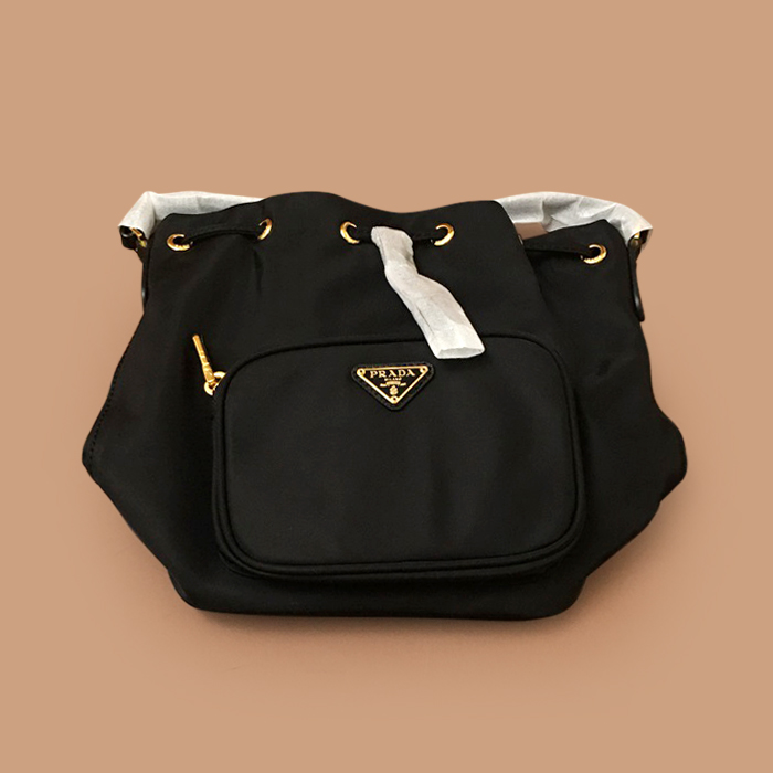 プラダ レディース ブラック ショルダーバッグ - 