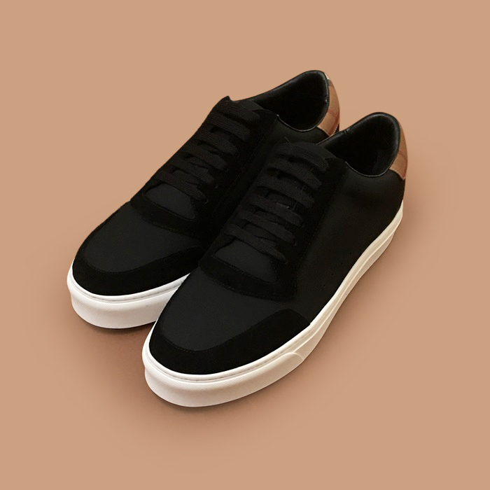 バーバリー メンズ ブラック スニーカー - 