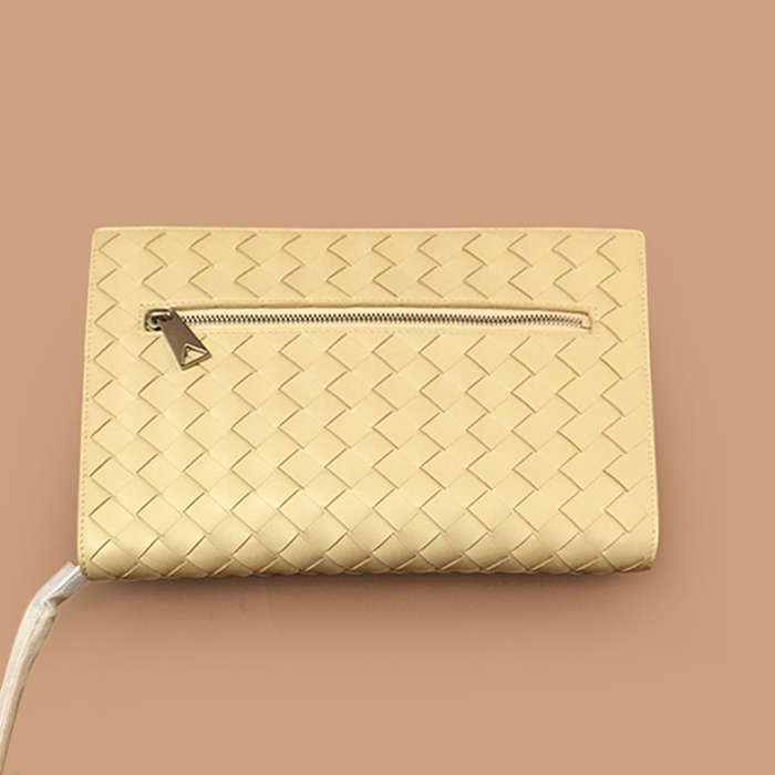 ボッテガヴェネタ メンズ ベージュ クラッチバッグ - Beige