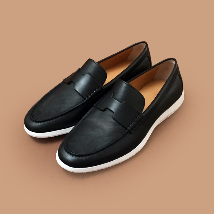 エルメス ユニセックス ブラックローファー - Loafer