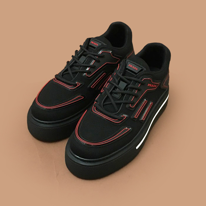 プラダ メンズ ブラック スニーカー - 