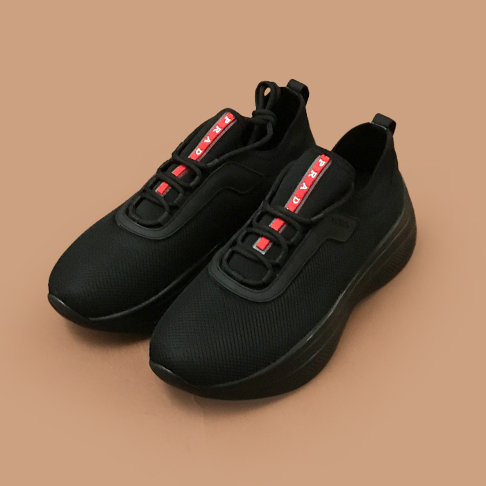 プラダ メンズ ブラック スニーカー - 