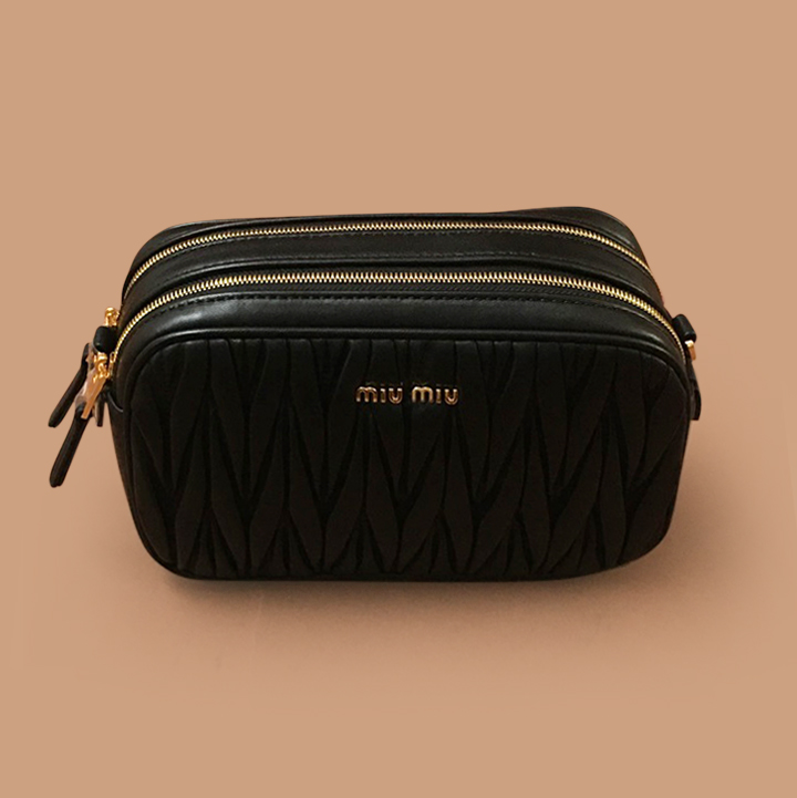 ミュウミュウ レディース ブラック マトラッセ ショルダーバッグ -  Bag