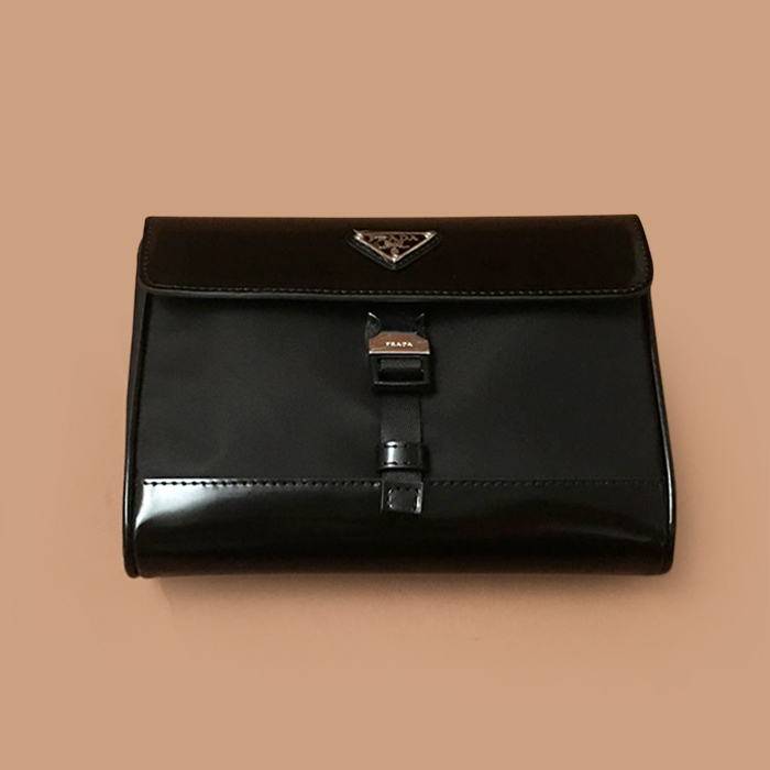 プラダ メンズ ブラック クラッチバッグ - Bag