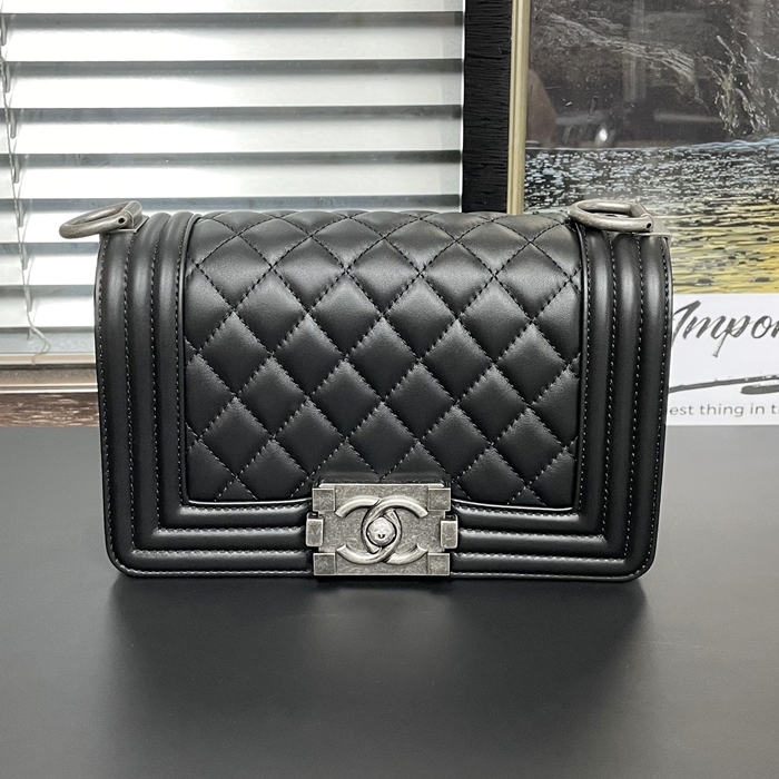 シャネルレディース カーフスキン ボーイバッグ シルバー  -  Boy - ch506x