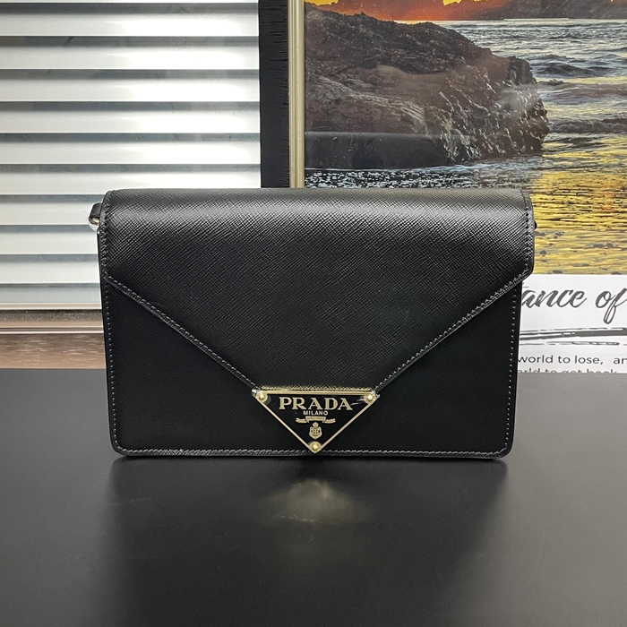 プラダ レディース ブラック ショルダーバッグ -  - pr209x