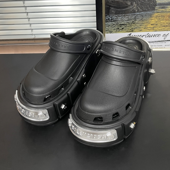 バレンシアガ ユニセックス ブラック ハードクロックス ミュール  - Sansals - ba667x