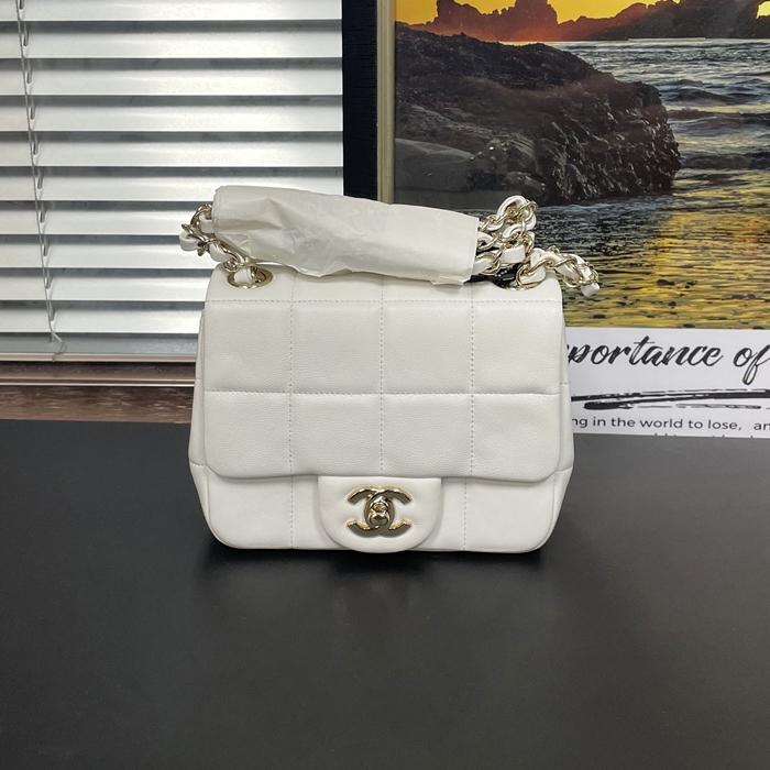 シャネルレディース ホワイト ショルダーバッグ -  White - ch428x