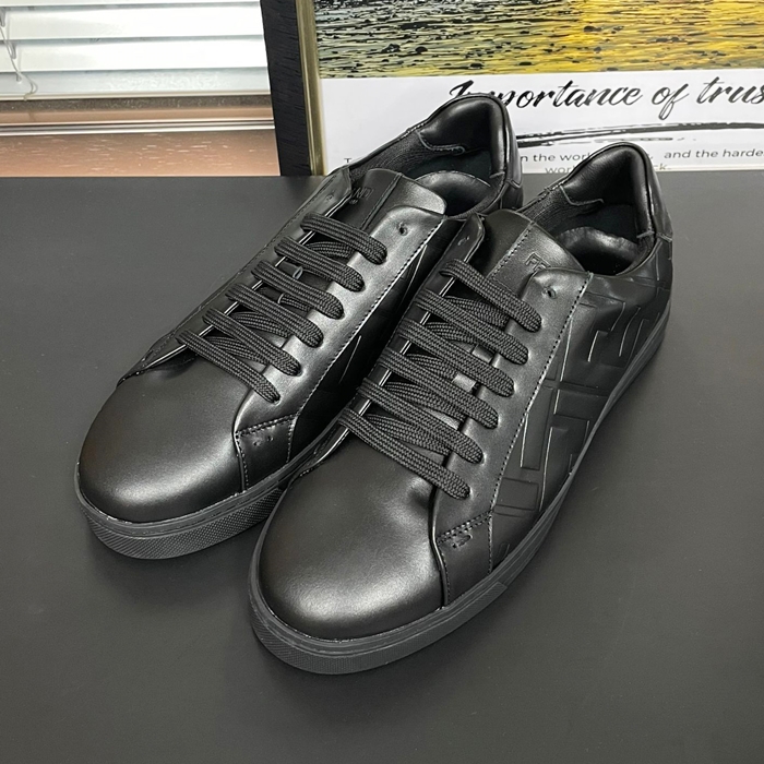 펜디 メンズ 나파 가죽 블랙 로우탑 스니커즈  -  - fe504x