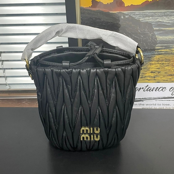 ミュウミュウレザー  ホーボーバッグ,5BD177 , MIUB0394, 15cm,ブラック