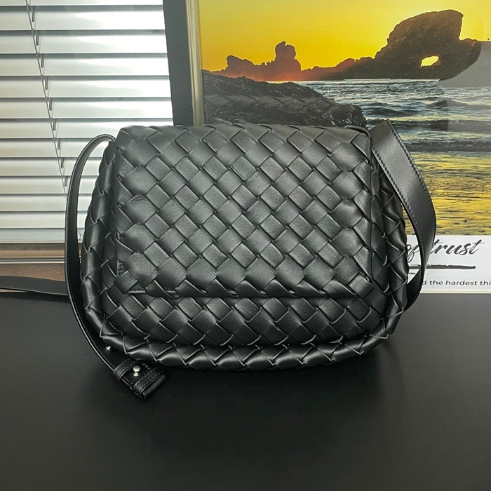 ボッテガヴェネタ メンズ ブラック コブルバッグ - Cobble - bv245x