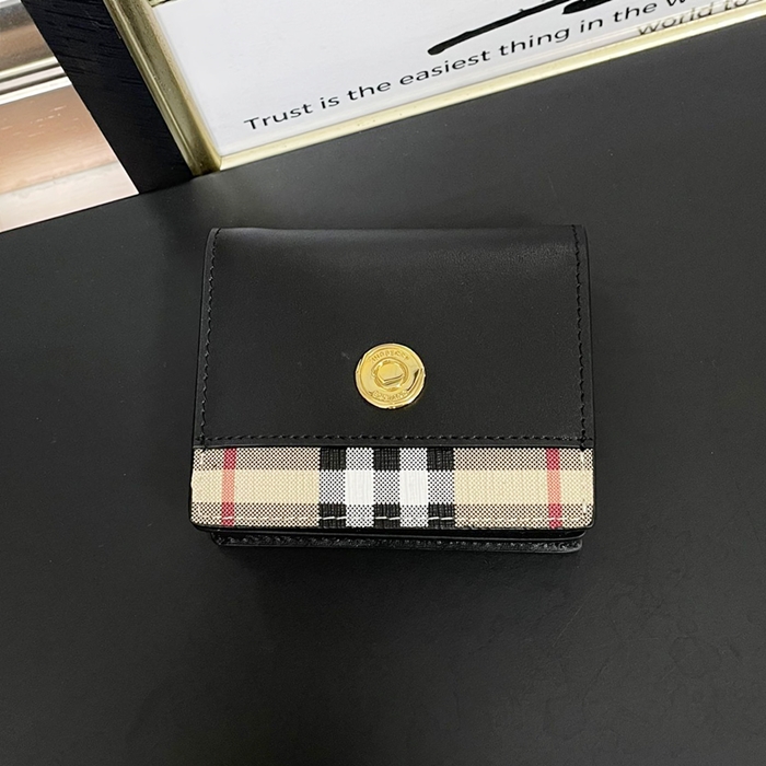 バーバリー二つ折り財布