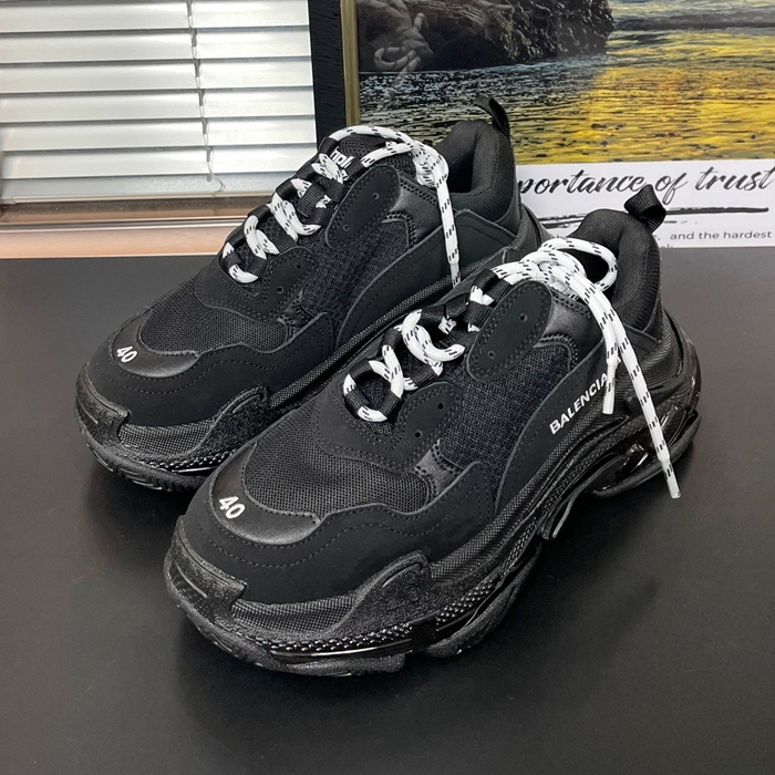 バレンシアガ ユニセックス Triple S ブラック スニーカー - - bal01450x