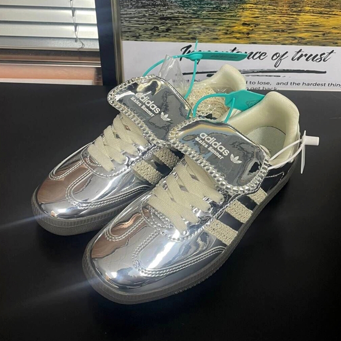 アディダス オリジナル X ユニセックスシルバー メタリックスニーカー  - AdidasSilver  - ad01x