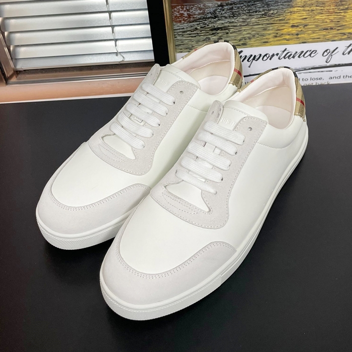 バーバリー メンズ ホワイト スニーカー - White 