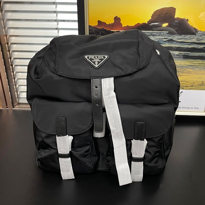 プラダ ユニセックス フラップ ポケットミディアム バックパック  - Prada - pr742x