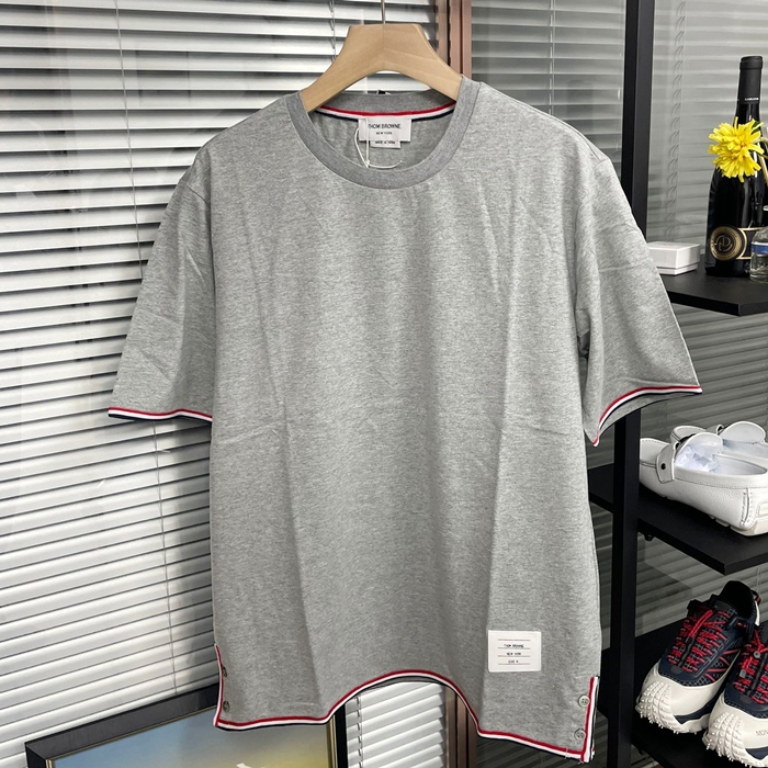 トムブラウン メンズ クルーネック グレー 半袖Tシャツ - Gray  - th43x