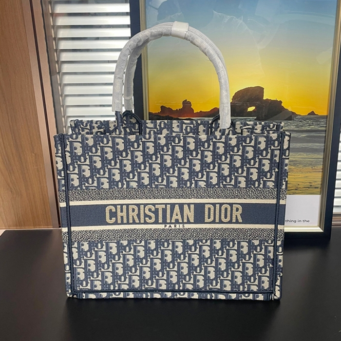 フェンディ メンズ ホワイト クルーネック