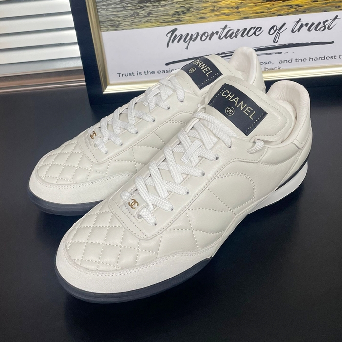 シャネルレディース カーフスキン ホワイト スニーカー -  White  - chs101x
