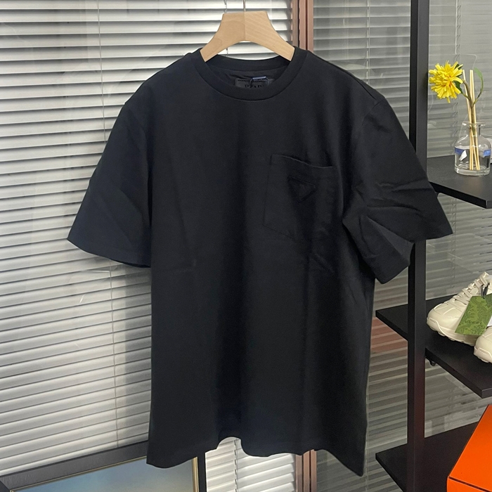 プラダ メンズ クルーネック ブラック 半袖Tシャツ - Short sleeved  - prc200x