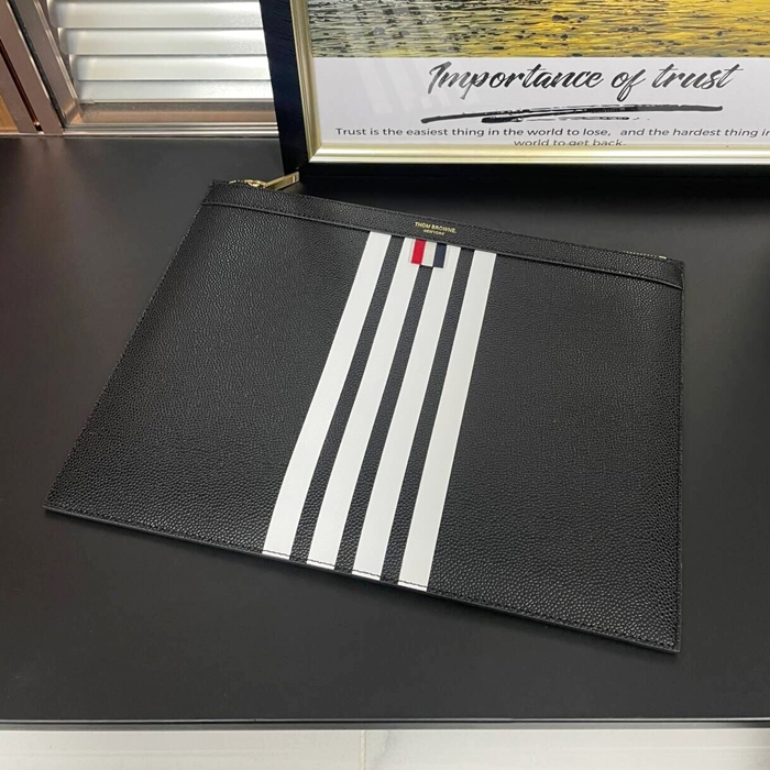 2019  ,30/33cm - トムブラウン 2019レザーユニセックス クラッチバッグ THOB0037,30/33cm,ブラック