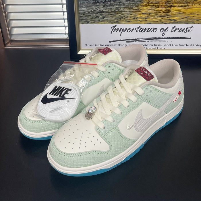 ナイキ ユニセックス グレー スニーカー - Nike SB DunkGray  - nis198x