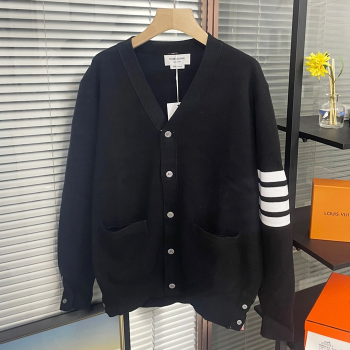 Strap   - トムブラウンメンズ ストラップ Vネック カーディガン Thom0630x.ブラック