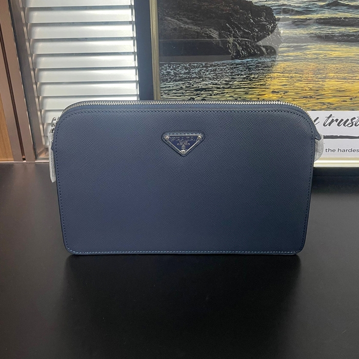 プラダ メンズ ブルー クラッチバッグ -  - pr768x