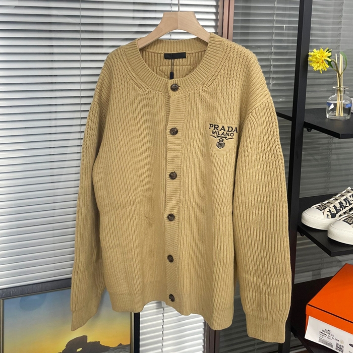 プラダ メンズ キャメル Vネック カーディガン - Camel  - pr31x