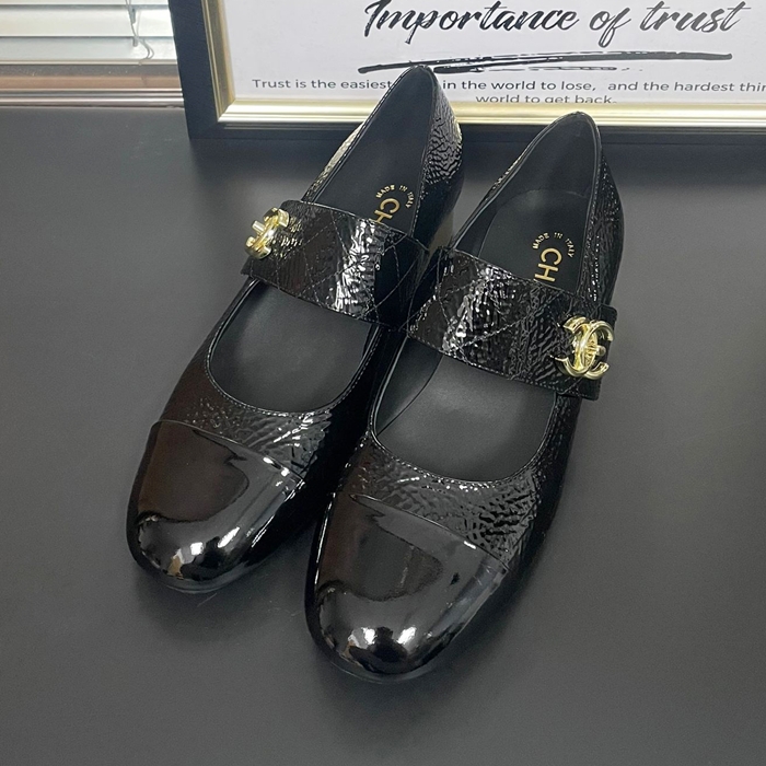 シャネルレディース メリージェーンパテント ゴートスキン & ブラック ch543x