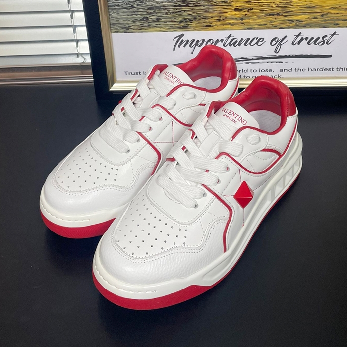 ヴァレンティノ ユニセックス ワンスタッズ ロー タップ レッド スニーカー  - Red  - va437x