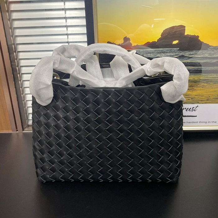 ボッテガヴェネタ レディース ラムスキン ミディアム アンディアモ トートバッグ  -  Midium - bv169x