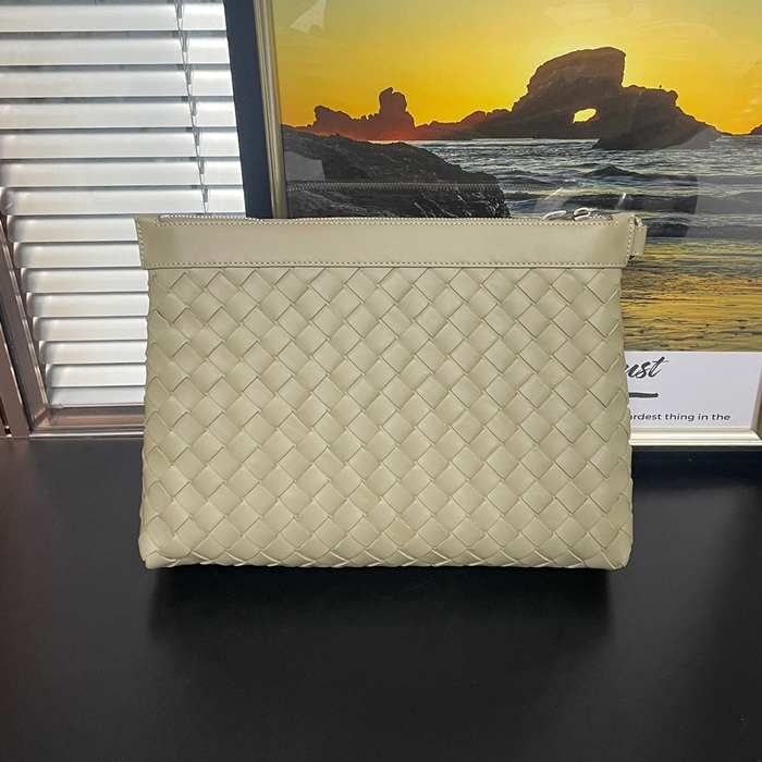 ボッテガヴェネタ メンズ ベージュ クラッチバッグ - - bvb101x