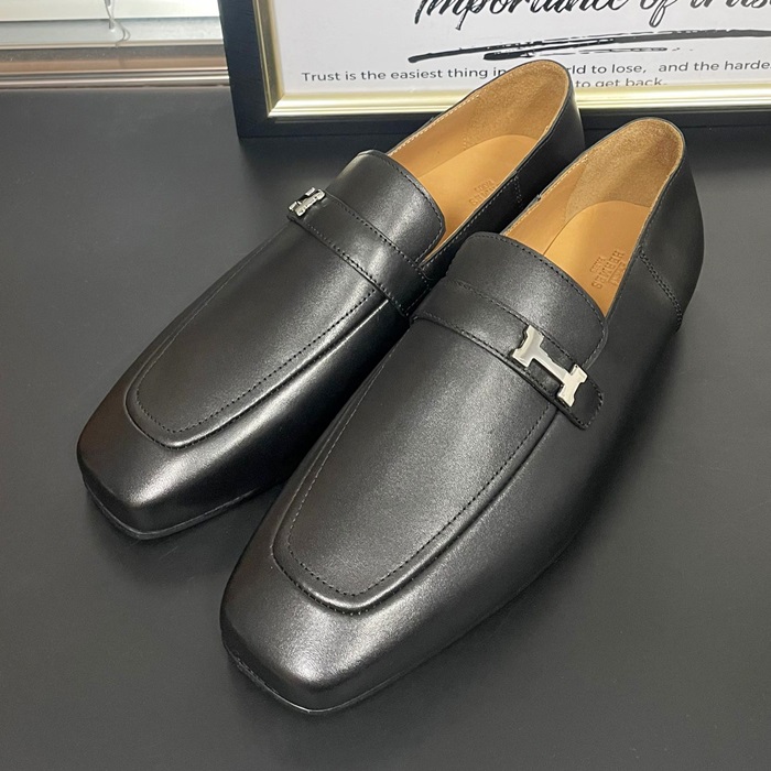 エルメス ユニセックス ジョヴァンニレザーブラックローファー  - Loafer - he266x