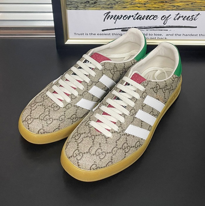 グッチ ユニセックス ベージュ スニーカー -- gu841X