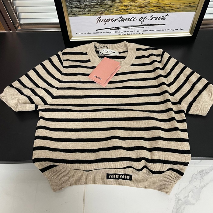 ミュウミュウ レディース ベージュ ツーピース -  Ladys Two-pieces - muc889x