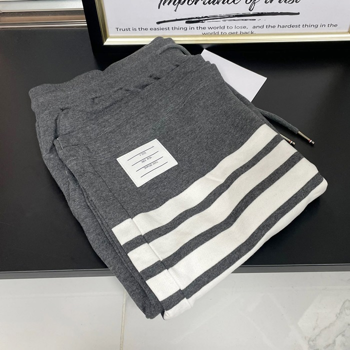 トムブラウン メンズ チャコール ハーフパンツ - Charcoal Half-pants - thc57x