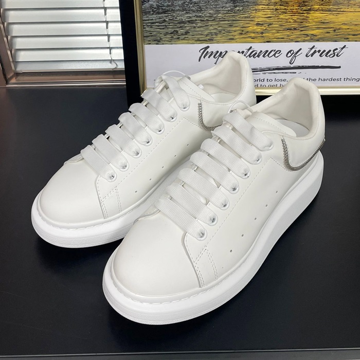 アレキサンダーマックイーン ユニセックス オーバーソール スニーカー - Alexander McQueenWhite  - aq12x