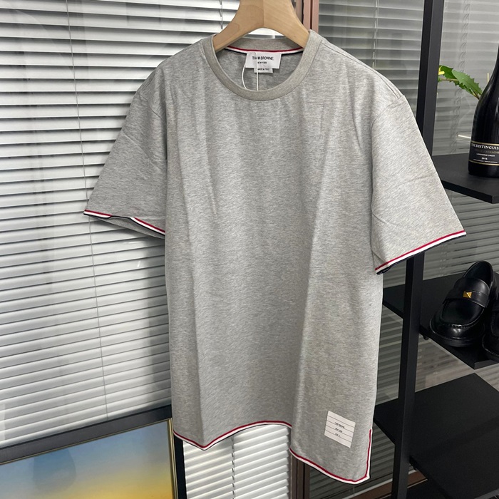 トムブラウン メンズ クルーネック グレー 半袖Tシャツ - Gray  - th43x